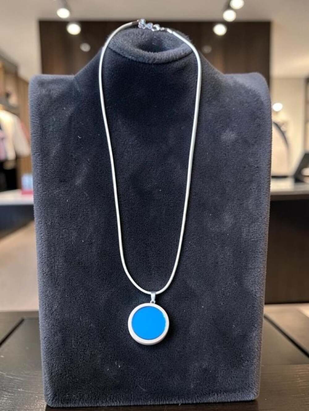 Styleandstone  Vibrant Blue Round Pendant Necklace